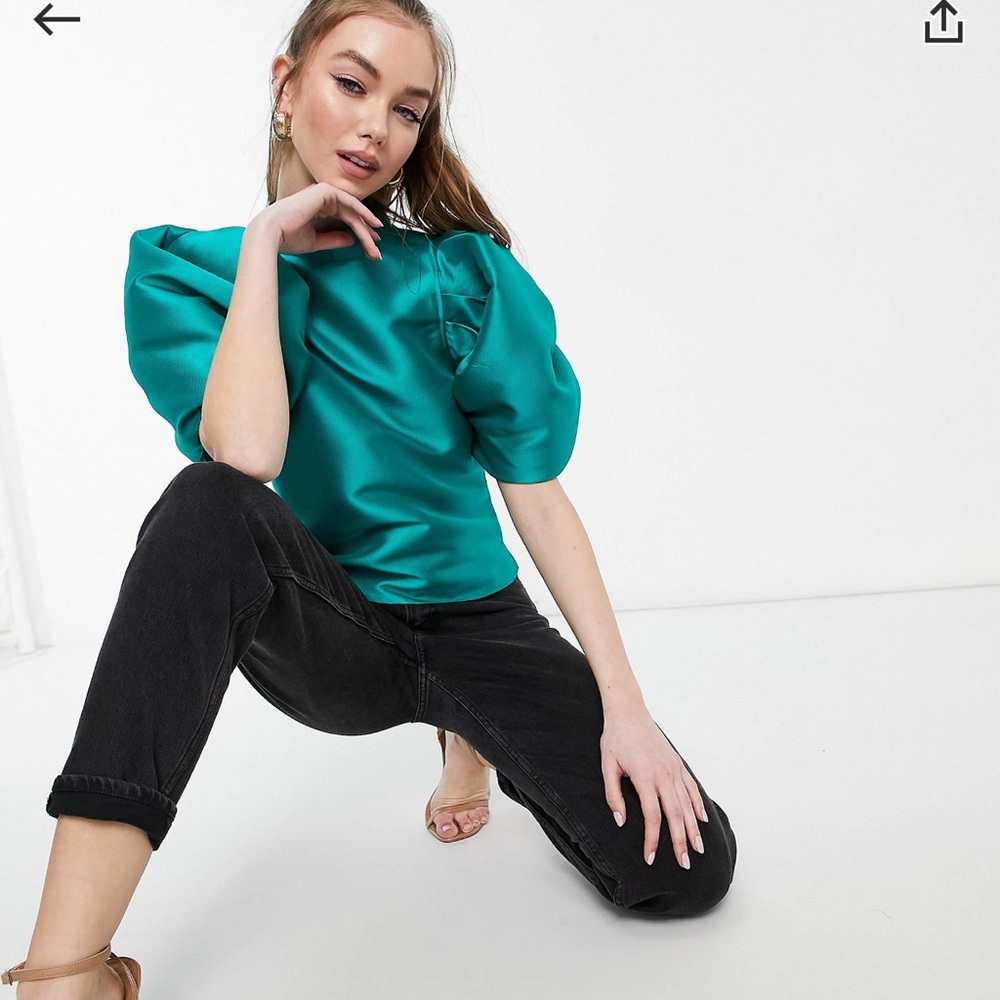 Worn once.  high quality satin blouse…. Very stunning blouse 😍😍😍